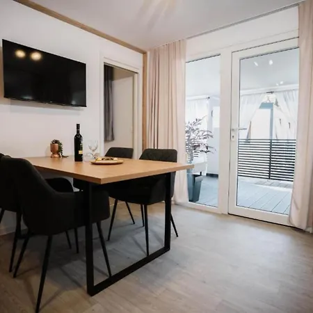 Lux Mobile Homes - Two Bedroom With Private Hot Tub Aurora 度假居 沃迪切