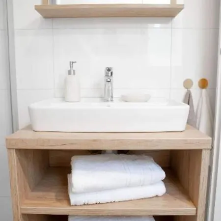 Lux Mobile Homes - Two Bedroom With Private Hot Tub Aurora * Vodice