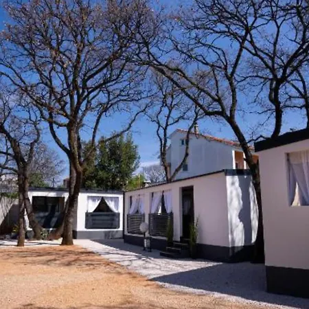 Сasa de vacaciones Lux Mobile Homes - Two Bedroom With Private Hot Tub Aurora *