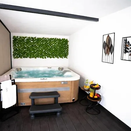 Lux Mobile Homes - Two Bedroom With Private Hot Tub Aurora