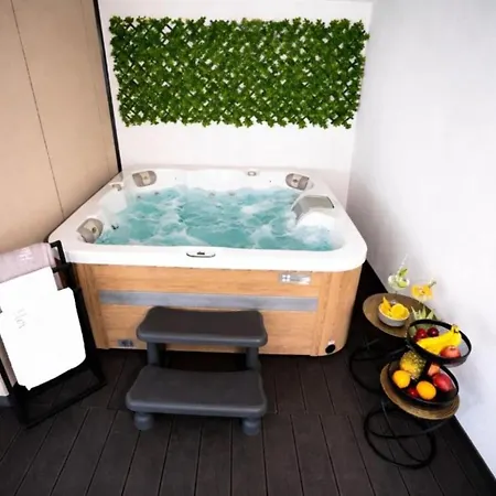 Lux Mobile Homes - Two Bedroom With Private Hot Tub Aurora * 沃迪切