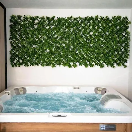Lux Mobile Homes - Two Bedroom With Private Hot Tub Aurora 度假居 沃迪切